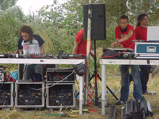 Cyklones live ov silence 06+5